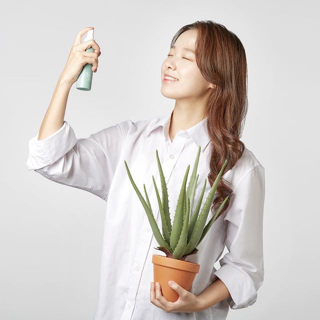 Kim Jeong Moon Cure Aloe Moisturizing Serum Mist 100ml